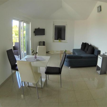 Apartmani Zaric Малинска Экстерьер фото