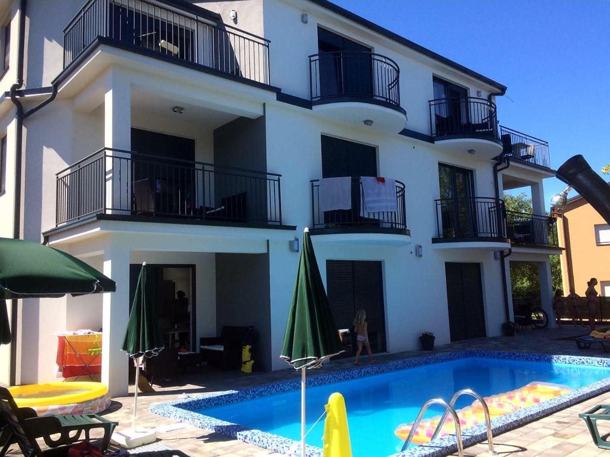 Apartmani Zaric Малинска Экстерьер фото