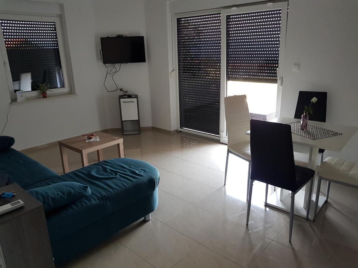 Apartmani Zaric Малинска Экстерьер фото