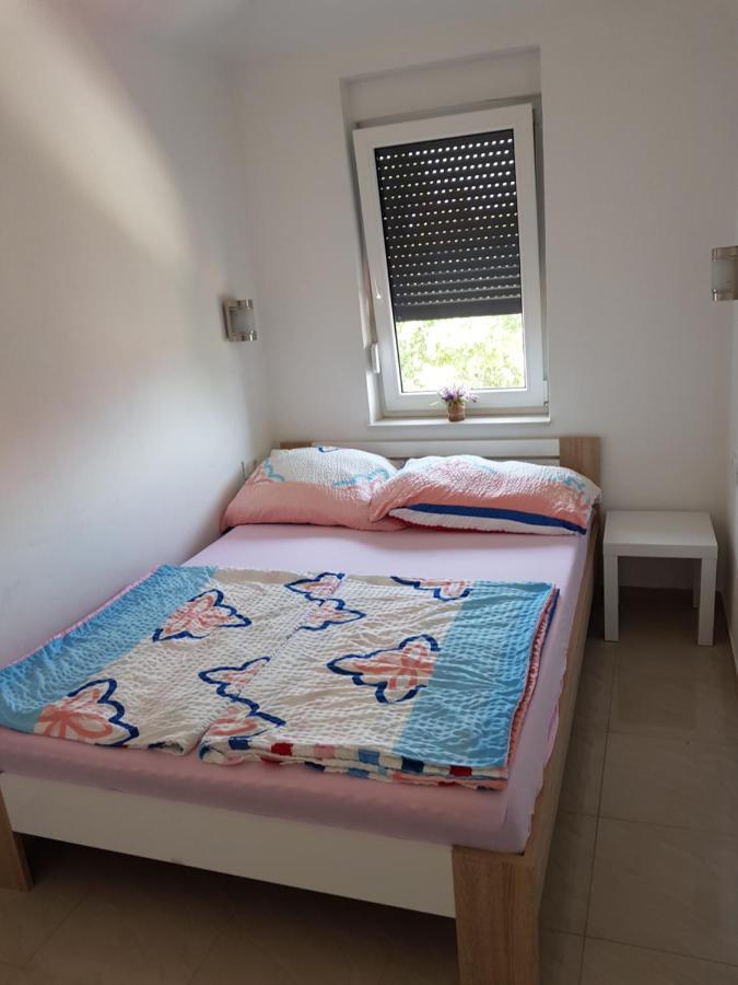 Apartmani Zaric Малинска Экстерьер фото