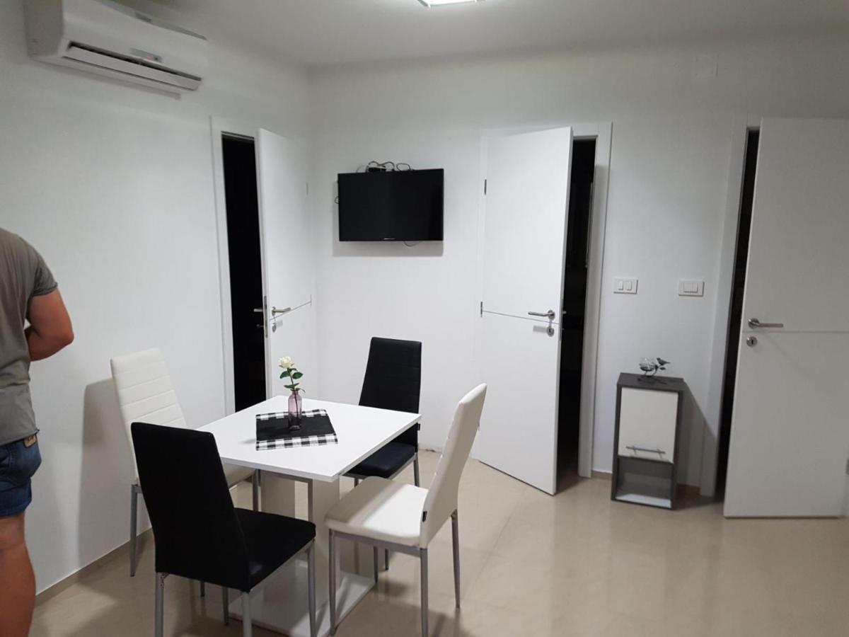 Apartmani Zaric Малинска Экстерьер фото