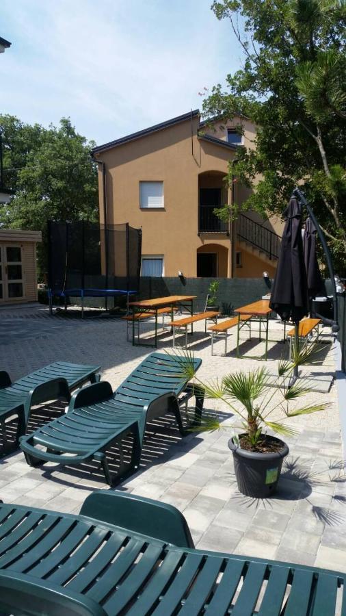 Apartmani Zaric Малинска Экстерьер фото