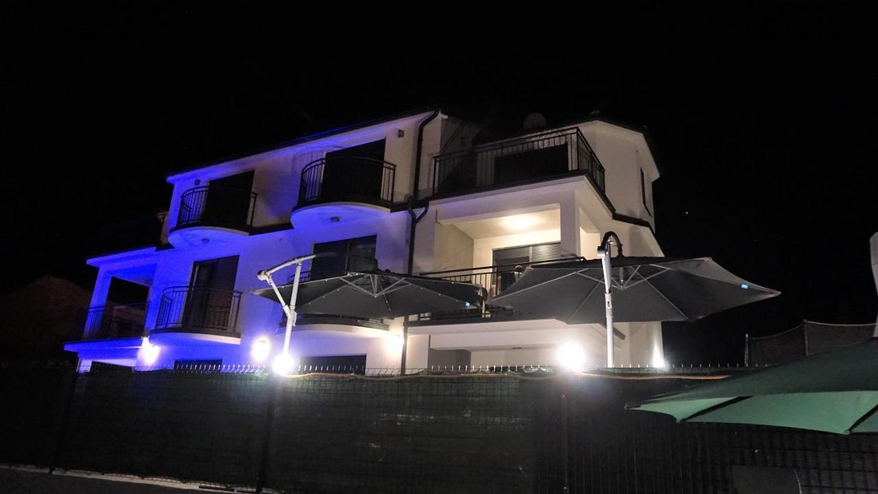 Apartmani Zaric Малинска Экстерьер фото