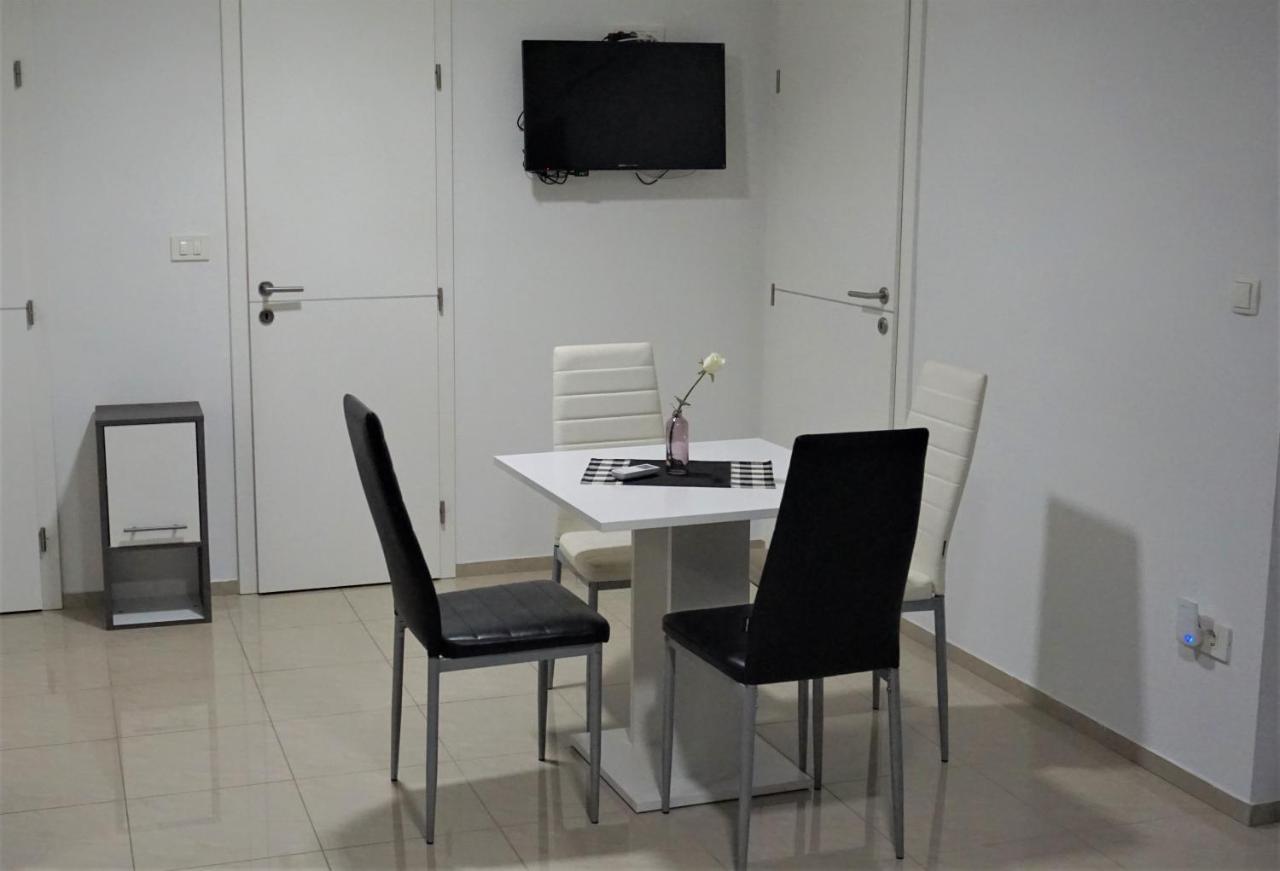 Apartmani Zaric Малинска Экстерьер фото