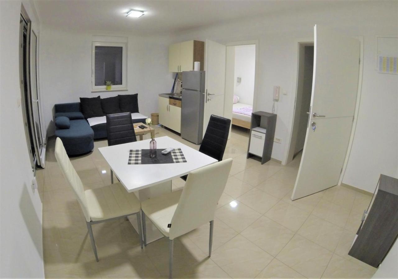 Apartmani Zaric Малинска Экстерьер фото