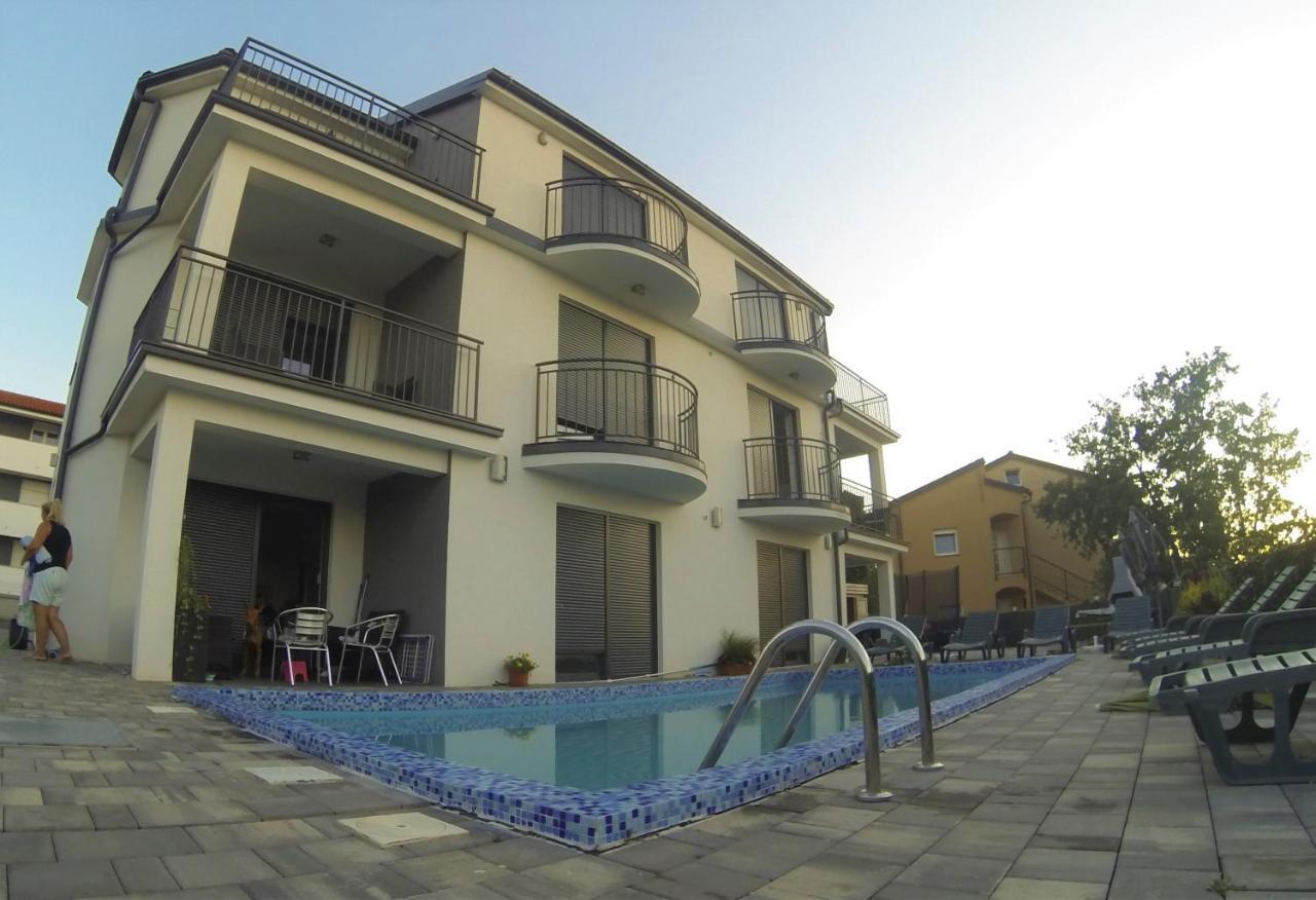 Apartmani Zaric Малинска Экстерьер фото