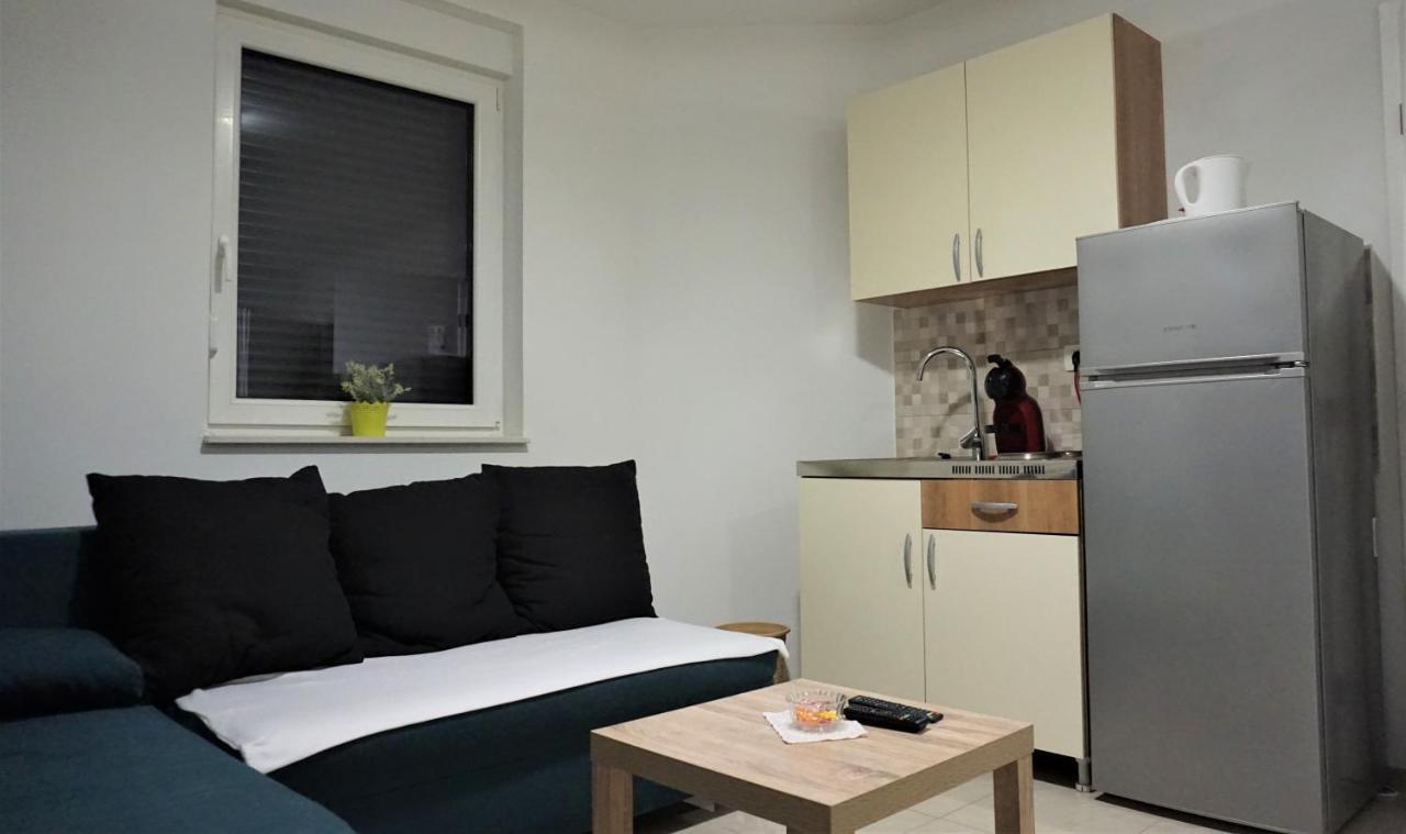 Apartmani Zaric Малинска Экстерьер фото