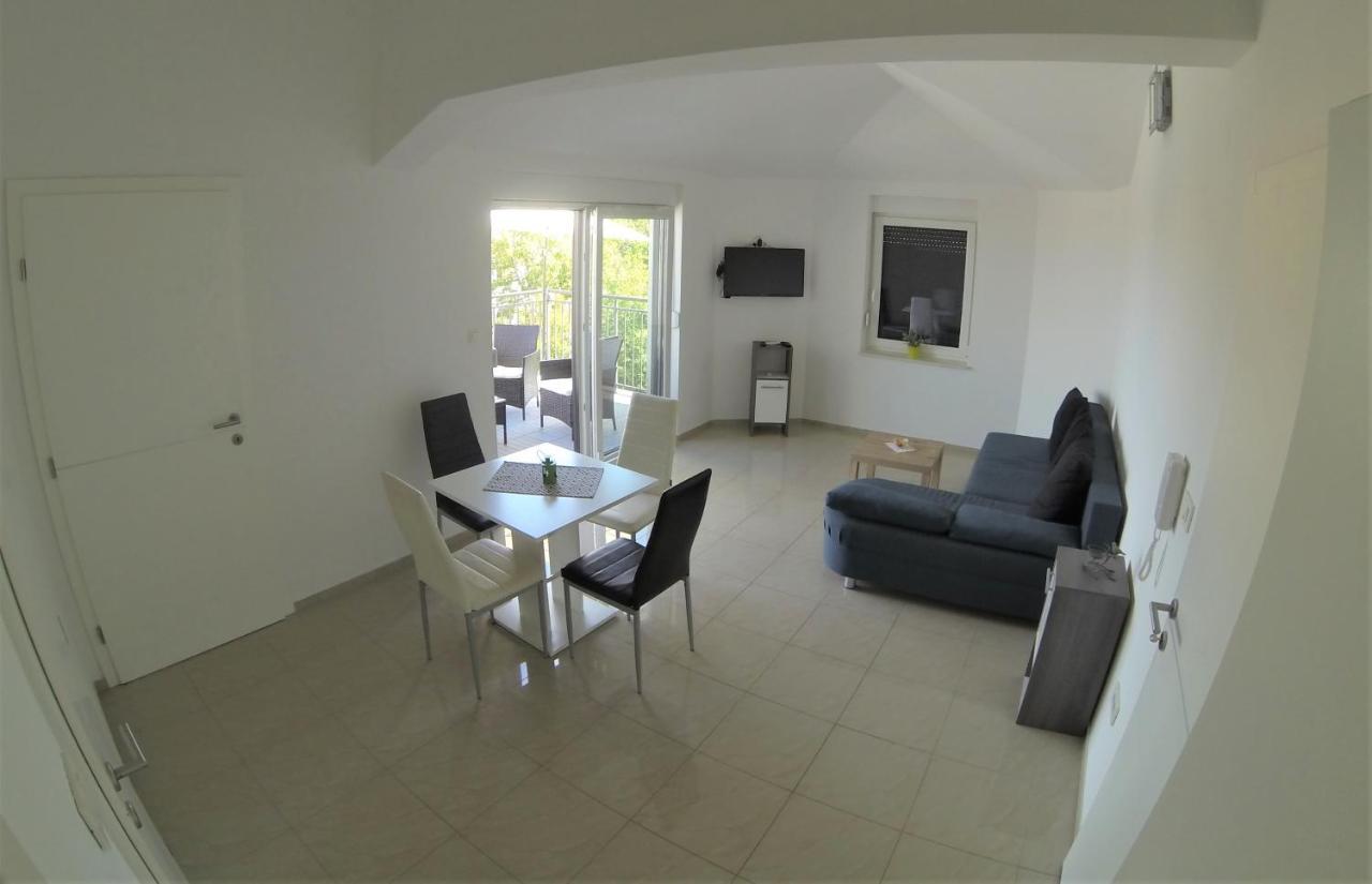 Apartmani Zaric Малинска Экстерьер фото