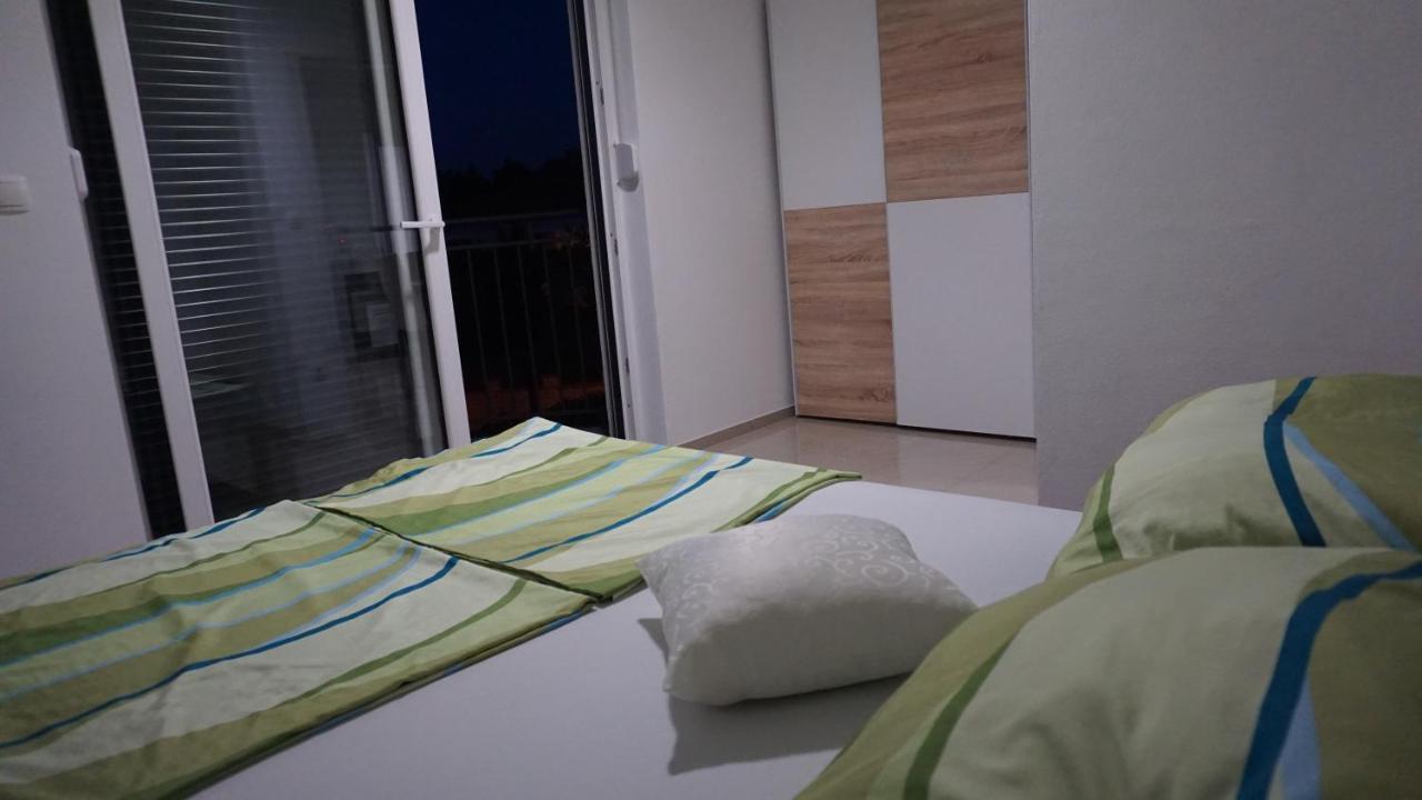 Apartmani Zaric Малинска Экстерьер фото