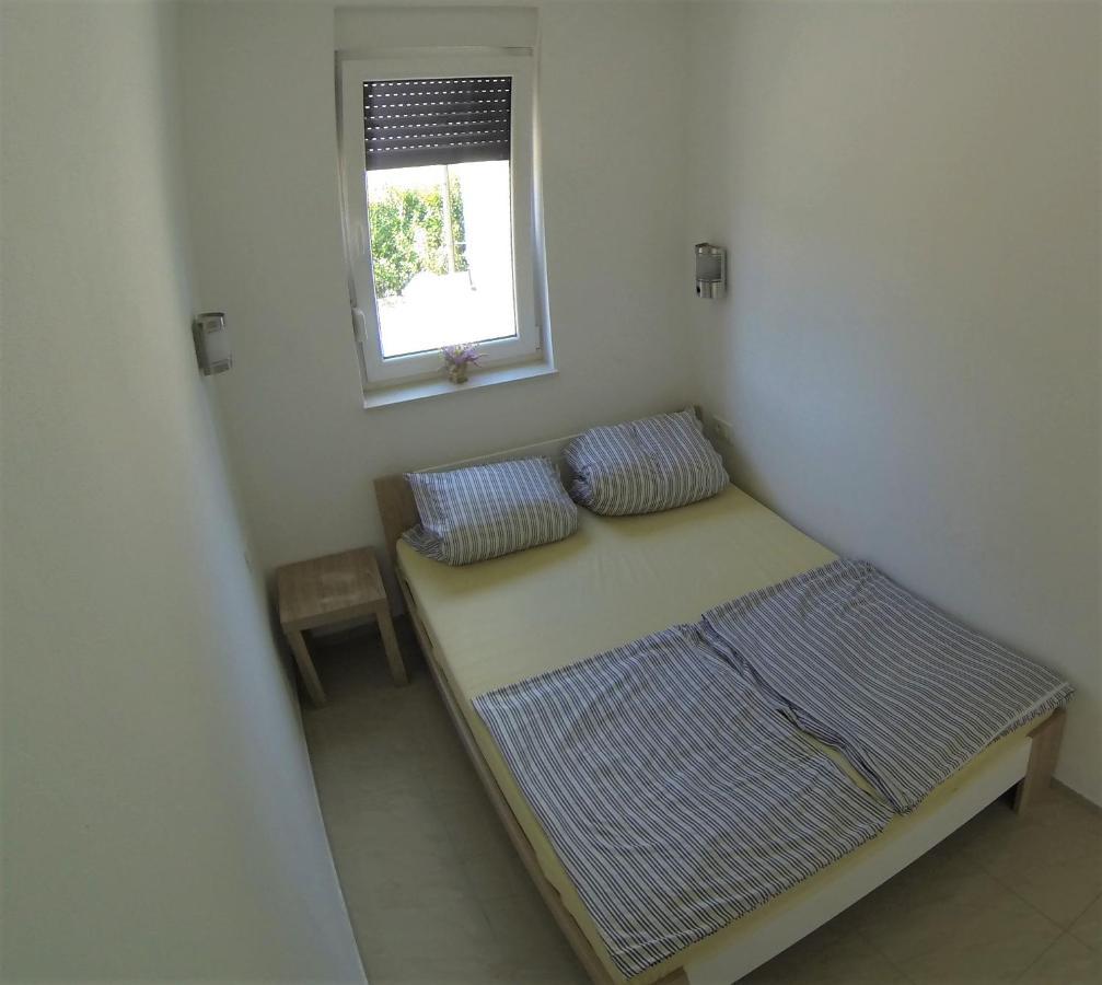 Apartmani Zaric Малинска Экстерьер фото