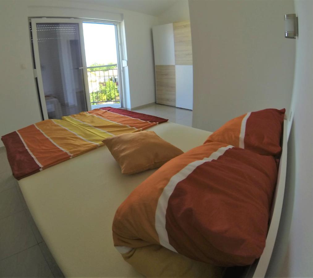 Apartmani Zaric Малинска Экстерьер фото