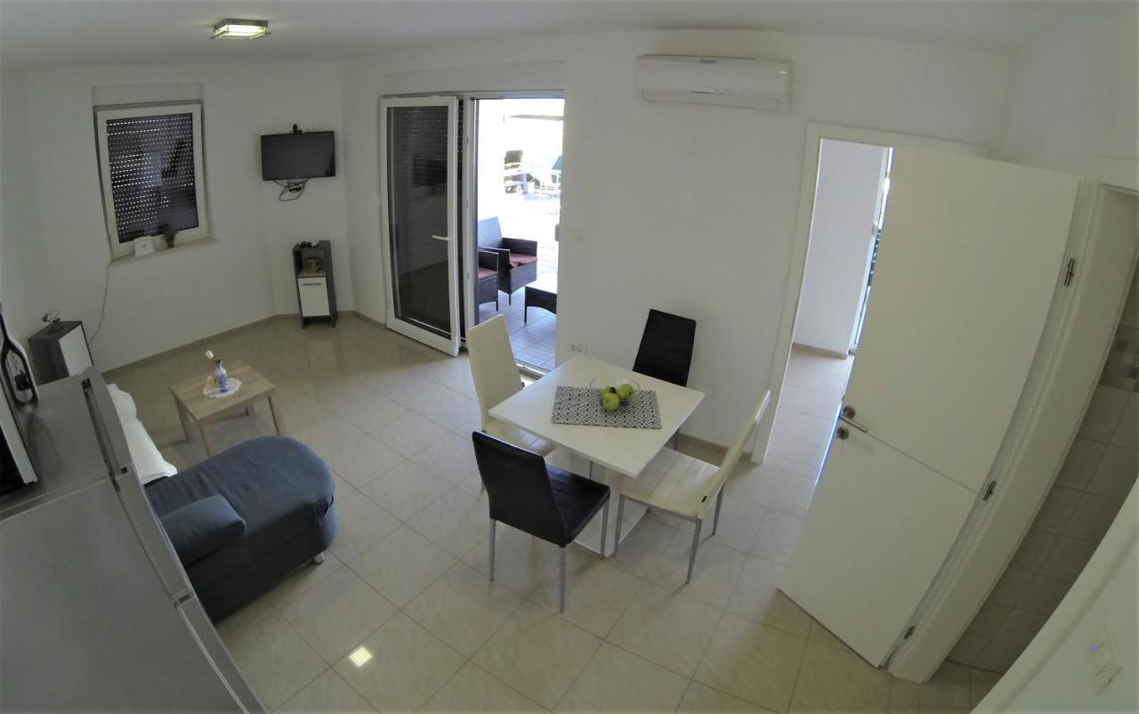 Apartmani Zaric Малинска Экстерьер фото