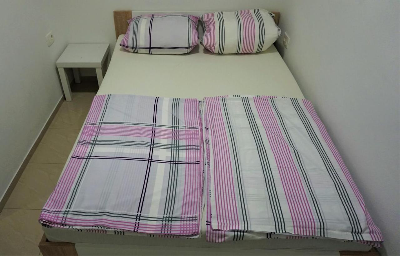 Apartmani Zaric Малинска Экстерьер фото