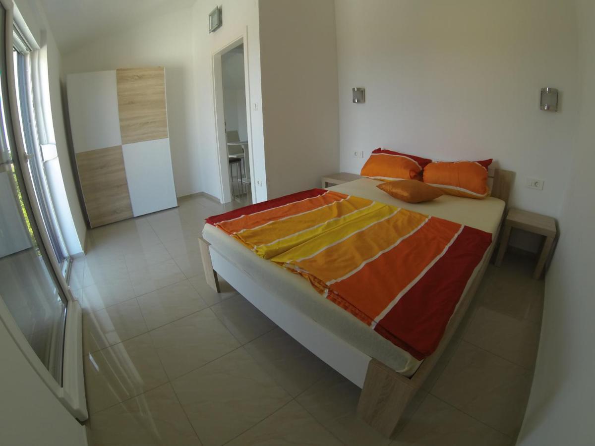Apartmani Zaric Малинска Экстерьер фото
